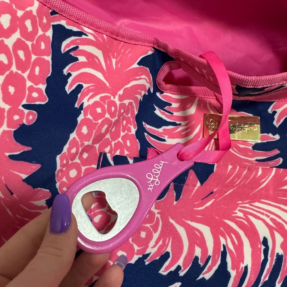 Lilly Pulitzer Pink and Blue Pineapple Large Beach Vacation Tote - Picture 3 of 10